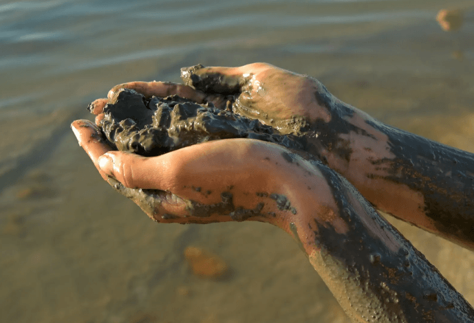 Top Benefits of Dead Sea Mud for Healthy Skin